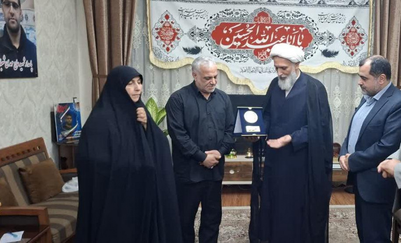 دیدار صمیمی مسولان دانشگاه با خانواده دانشجوی شهید جنگ ۱۲ روزه؛ حافظ قرآنی که حافظ وطن شد/ ایثارگری فرزند برومند میهن تا ابد در تارک دانشگاه خواهد درخشید